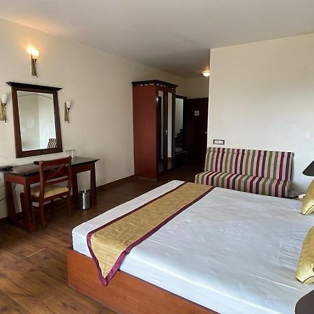 Hotel 8Fold-Pinecrest By Larisa, Bhīm Tāl Exteriér fotografie