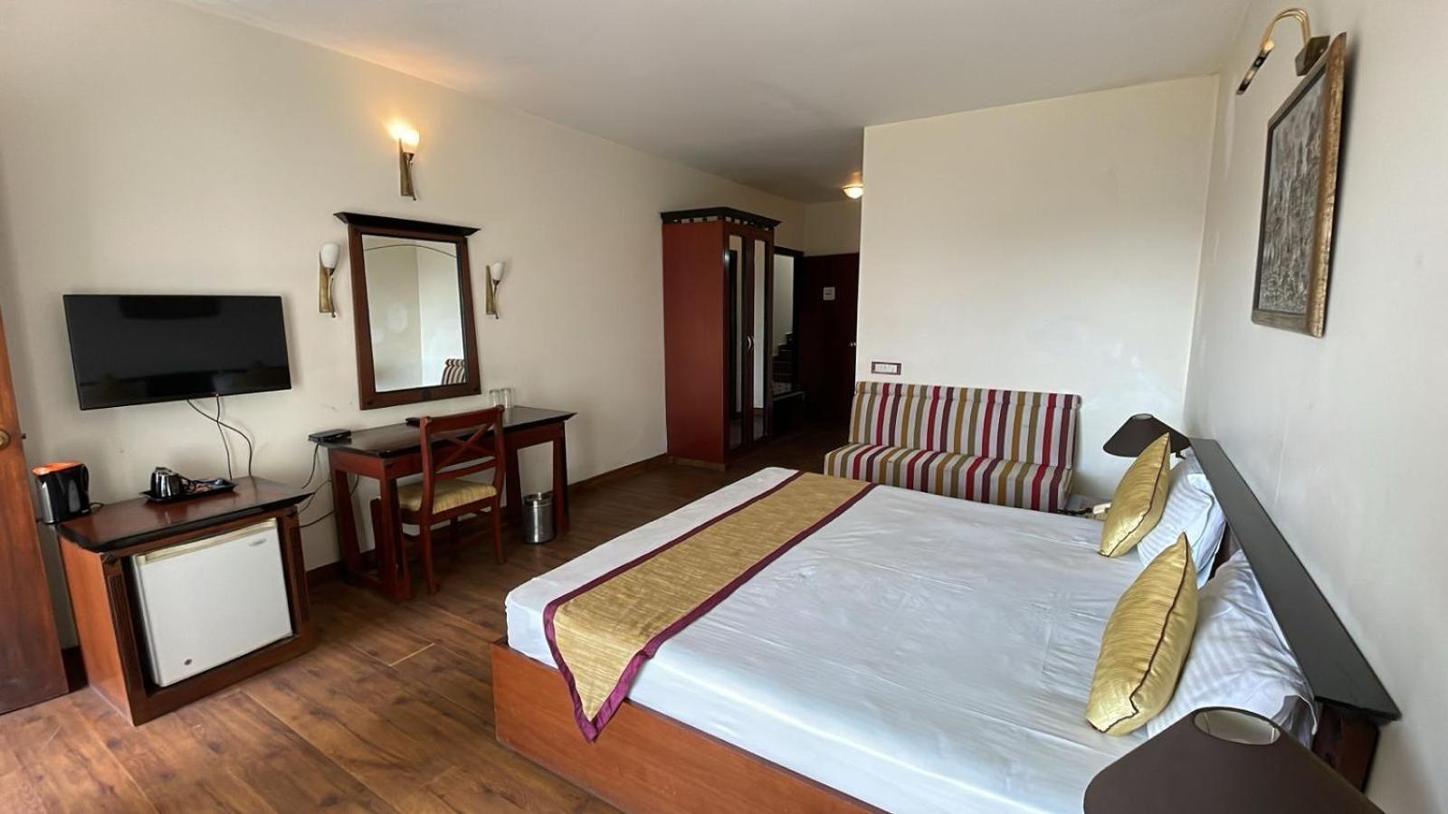 Hotel 8Fold-Pinecrest By Larisa, Bhīm Tāl Exteriér fotografie