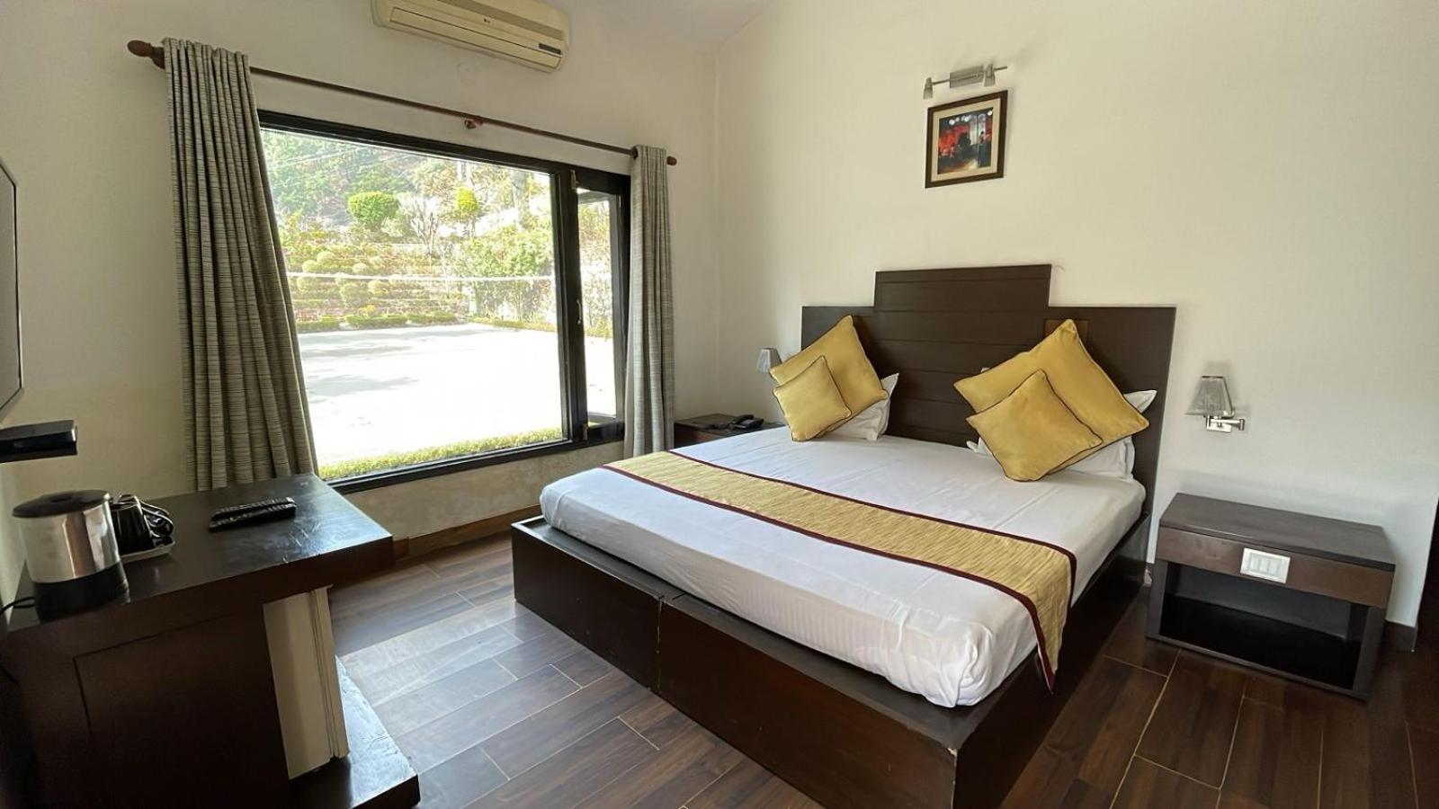 Hotel 8Fold-Pinecrest By Larisa, Bhīm Tāl Exteriér fotografie